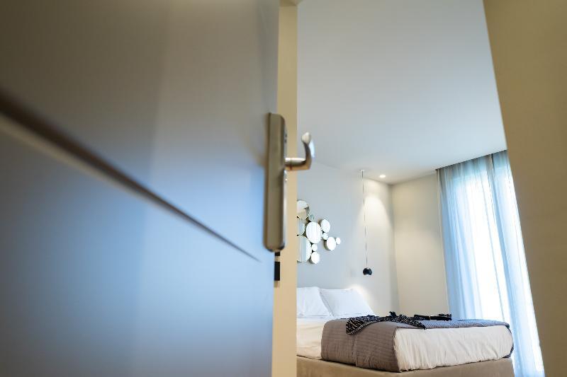 Elite Accommodations & Hydromassage Pool Reggio di Calabria Exterior photo